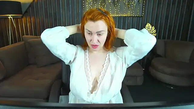 Kamilla Hot online show from April 4, 5:36 am