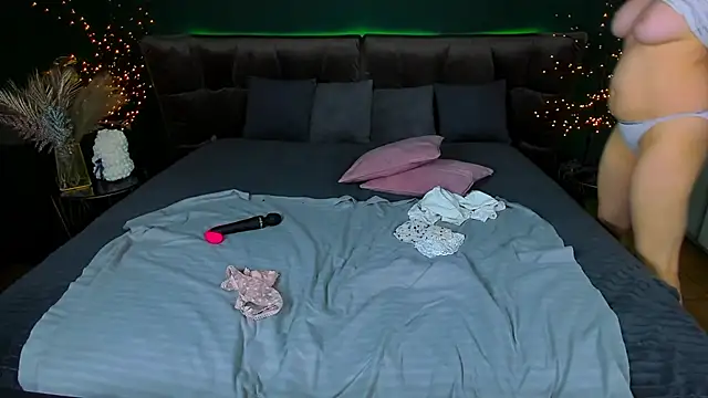 Kamilla Hot online show from October 24, 5:39 am