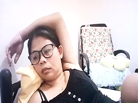 pinay milfxx online show from May 7, 1:32 am