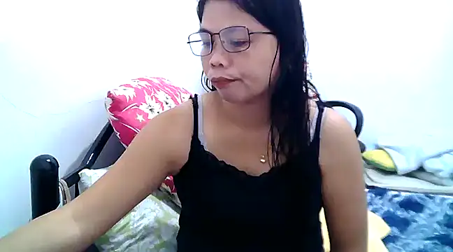 Snapshot of pinay_milfxx chatting on February 13, 10:54 pm pinay milfxx online show from February 13, 10:54 pm