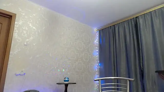 Snapshot of elenaza chatting on October 5, 6:53 pm elenaza online show from October 5, 6:53 pm