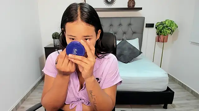 isabella florez online show from February 25, 11:10 am