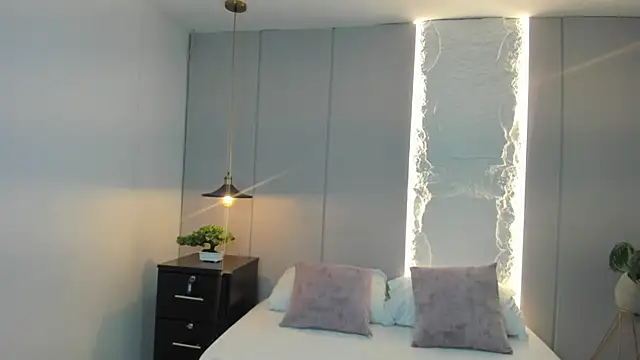 isabella florez online show from April 10, 2:29 am