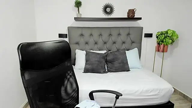 isabella florez online show from March 3, 6:13 pm