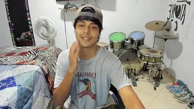 Snapshot of Zack_falcon chatting on September 25, 3:23 am Zack falcon online show from September 25, 3:23 am