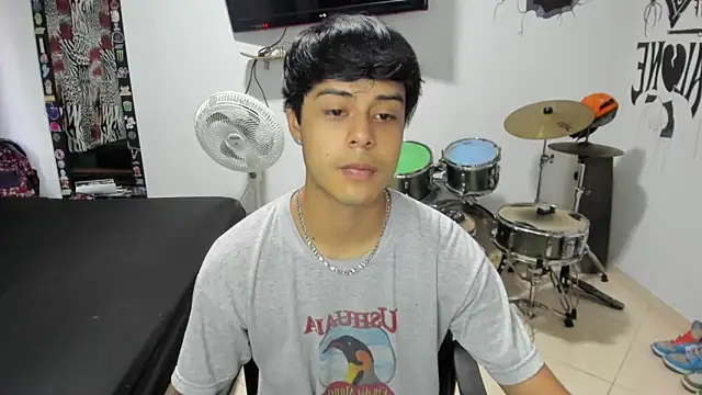 Snapshot of Zack_falcon chatting on December 9, 10:20 pm Zack falcon online show from December 9, 10:20 pm