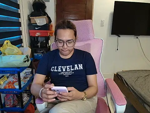 Your PrettyGirlxxx online show from March 1, 3:39 am