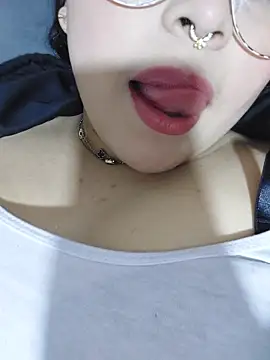 Hana    online show from June 4, 8:13 pm