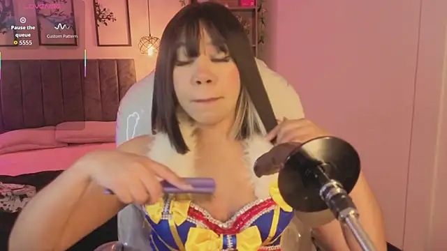 Snapshot of Olivia_ds chatting on October 23, 4:33 am Olivia ds online show from October 23, 4:33 am