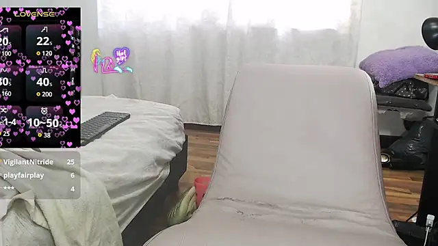 Kittywhiteass online show from March 22, 8:43 pm