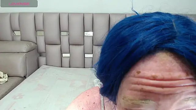 Kittywhiteass online show from October 9, 4:35 am