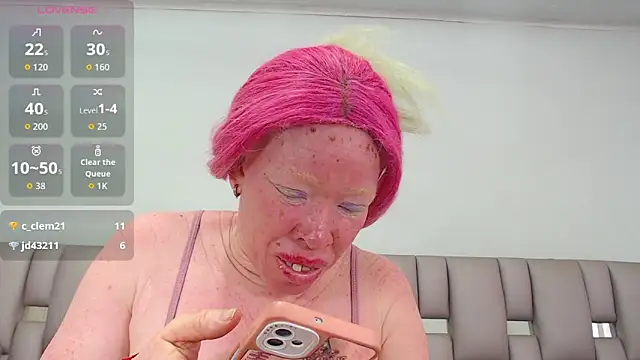 Snapshot of Kittywhiteass chatting on November 15, 2:21 pm Kittywhiteass online show from November 15, 2:21 pm