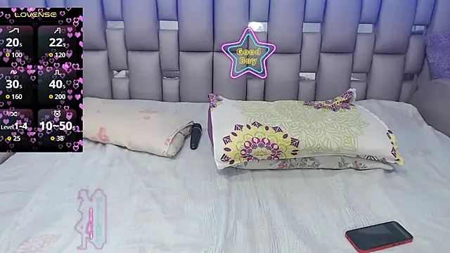 Kittywhiteass online show from February 10, 11:15 pm