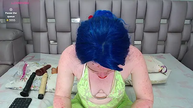 Kittywhiteass online show from October 6, 10:32 pm