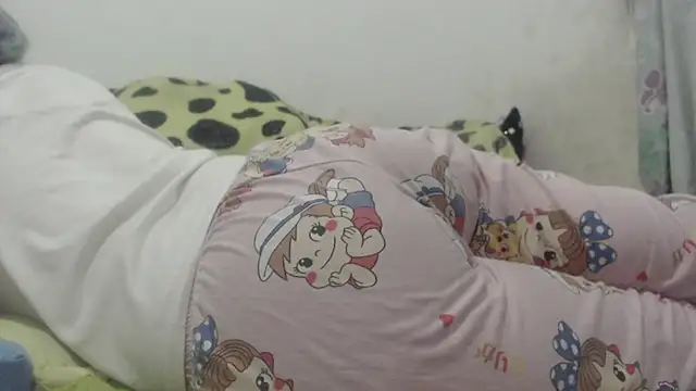 Kittywhiteass online show from February 18, 8:38 am