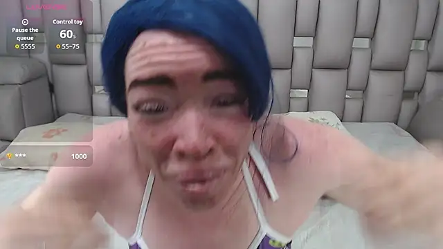 Kittywhiteass online show from January 13, 1:09 am