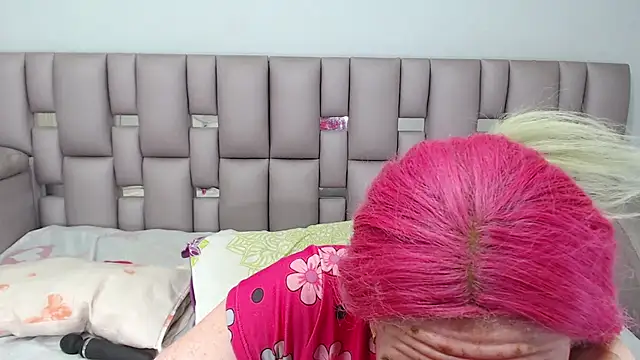 Snapshot of Kittywhiteass chatting on October 29, 11:14 pm Kittywhiteass online show from October 29, 11:14 pm