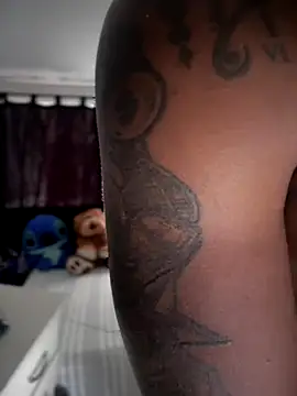 Snapshot of blackdrey18 chatting on November 24, 1:33 pm blackdrey18 online show from November 24, 1:33 pm