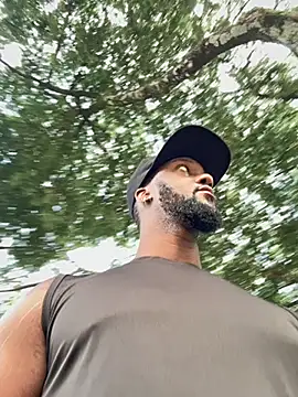 Snapshot of blackdrey18 chatting on December 1, 2:40 pm blackdrey18 online show from December 1, 2:40 pm