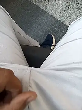 Snapshot of witchhunter1 chatting on November 5, 1:42 am witchhunter1 online show from November 5, 1:42 am