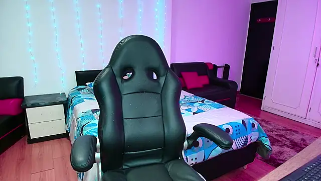 Snapshot of yesie_hot chatting on December 2, 12:22 am yesie hot online show from December 2, 12:22 am