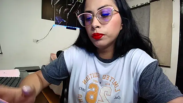 yesie hot online show from June 12, 1:25 am