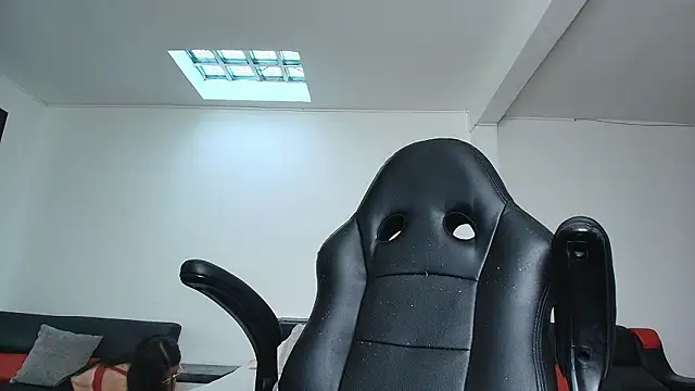 yesie hot online show from February 17, 1:19 pm