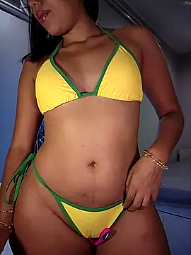 Snapshot of SheenaBrooke chatting on December 1, 3:40 am SheenaBrooke online show from December 1, 3:40 am