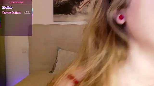 PetersEmily online show from March 30, 10:11 pm