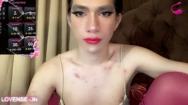Snapshot of QUEEN_LILITH chatting on June 21, 6:52 am QUEEN LILITH online show from June 21, 6:52 am
