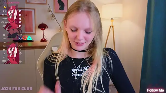 Snapshot of evangel1ne chatting on October 8, 8:09 pm evangel1ne online show from October 8, 8:09 pm