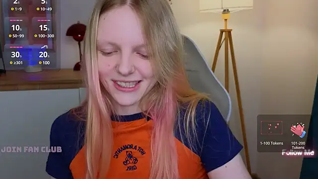 Snapshot of evangel1ne chatting on March 21, 5:32 am evangel1ne online show from March 21, 5:32 am