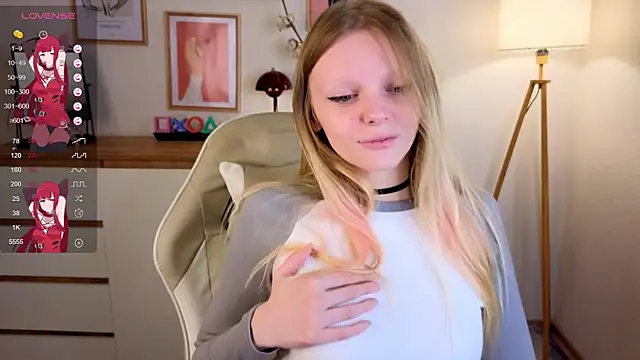 Snapshot of evangel1ne chatting on October 22, 11:47 pm evangel1ne online show from October 22, 11:47 pm