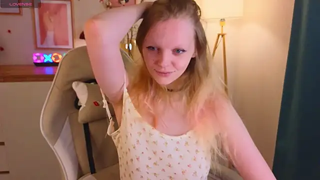 Snapshot of evangel1ne chatting on November 28, 11:49 pm evangel1ne online show from November 28, 11:49 pm