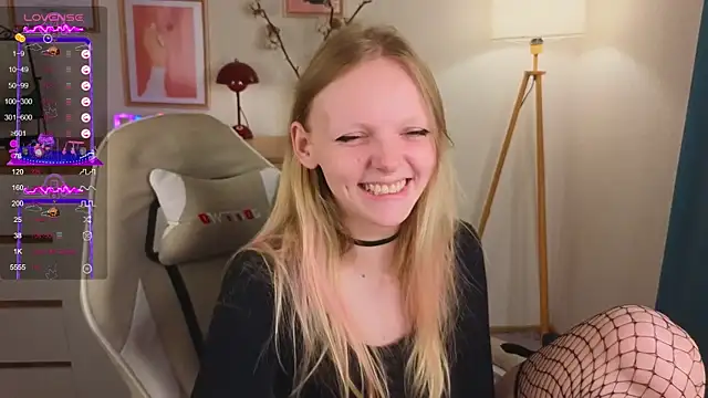 Snapshot of evangel1ne chatting on October 10, 9:26 pm evangel1ne online show from October 10, 9:26 pm