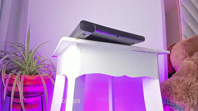 Snapshot of Coral_Princex chatting on March 22, 9:42 pm Coral Princex online show from March 22, 9:42 pm