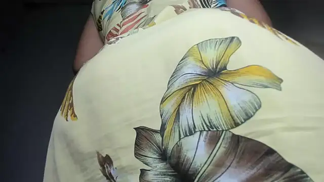 Snapshot of alexandra_mommy chatting on October 1, 9:29 pm alexandra mommy online show from October 1, 9:29 pm