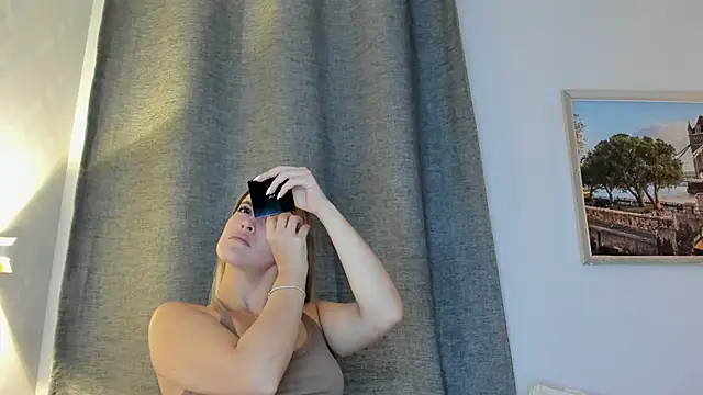 Assh lee  online show from October 2, 1:25 pm