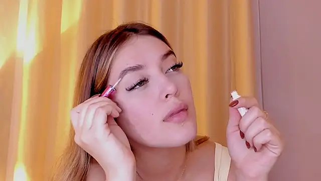 Assh lee  online show from April 14, 1:05 pm