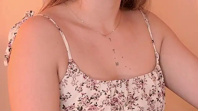 Assh lee  online show from May 22, 1:31 pm