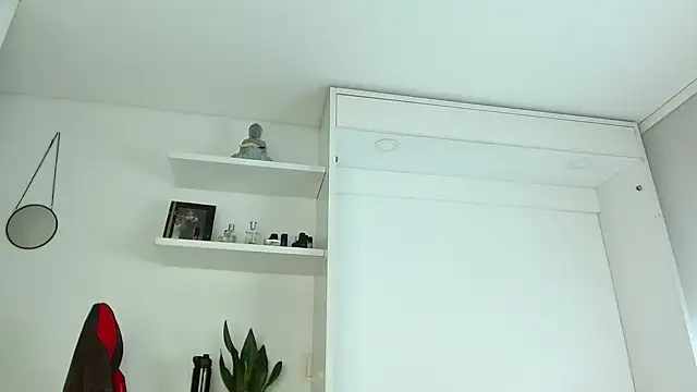 Robyn Miller online show from September 18, 1:36 pm