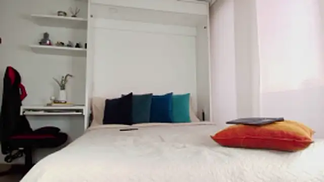 Robyn Miller online show from October 25, 10:32 pm