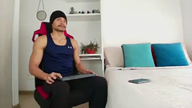 Robyn Miller online show from November 4, 7:28 pm