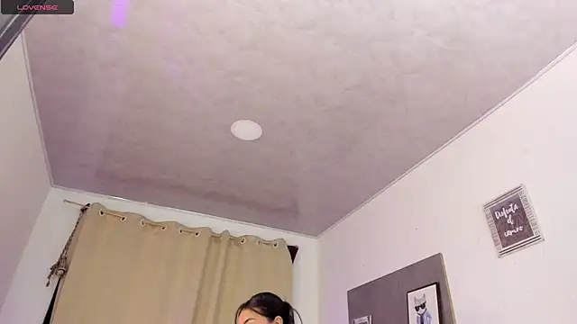 Snapshot of alicia_rouusel chatting on February 1, 2:05 am alicia rouusel online show from February 1, 2:05 am