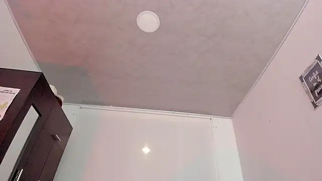 Snapshot of alicia_rouusel chatting on March 19, 3:52 am alicia rouusel online show from March 19, 3:52 am