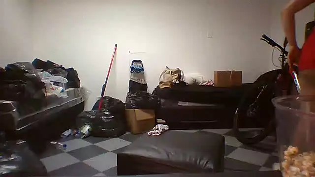 Snapshot of La_pauli_latina chatting on December 9, 2:34 am La pauli latina online show from December 9, 2:34 am