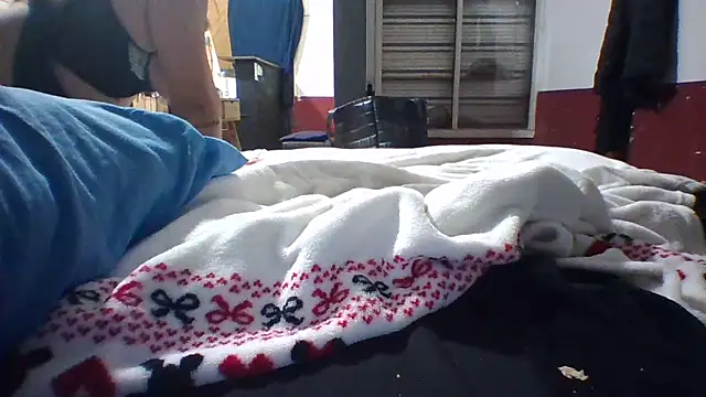 Snapshot of La_pauli_latina chatting on December 4, 4:37 am La pauli latina online show from December 4, 4:37 am