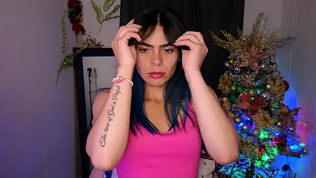 Snapshot of sexyladyy_ chatting on December 14, 11:21 pm sexyladyy online show from December 14, 11:21 pm