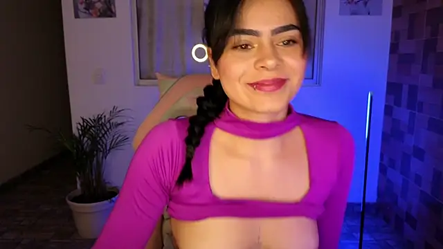 Snapshot of sexyladyy_ chatting on January 25, 1:52 pm sexyladyy online show from January 25, 1:52 pm