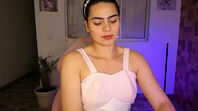 Snapshot of sexyladyy_ chatting on February 17, 2:06 pm sexyladyy online show from February 17, 2:06 pm